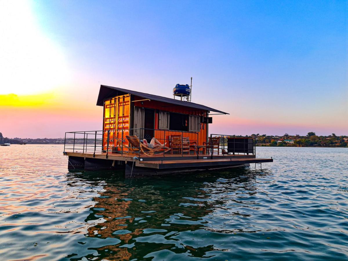 House Boat "Faroeste Caboclo" บราซิเลีย ภายนอก รูปภาพ