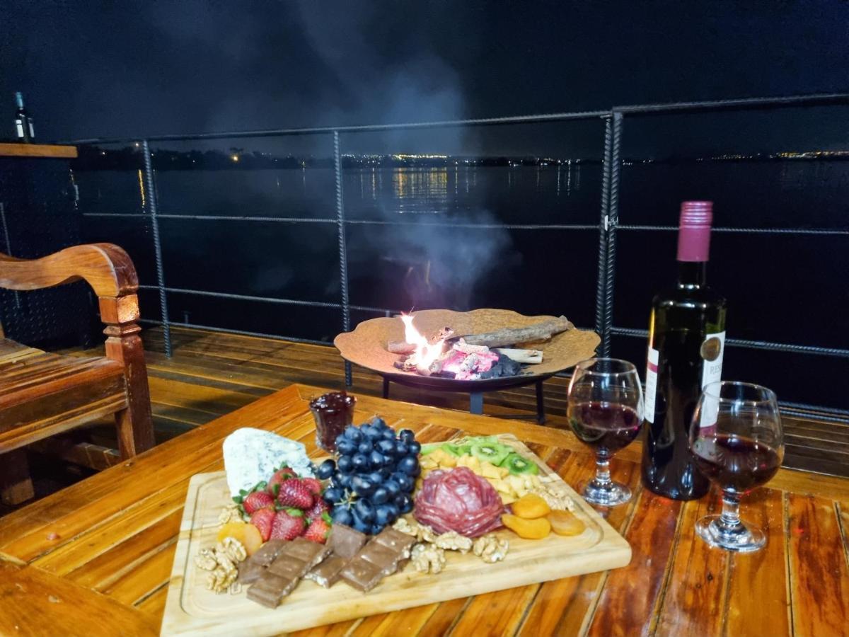 House Boat "Faroeste Caboclo" บราซิเลีย ภายนอก รูปภาพ